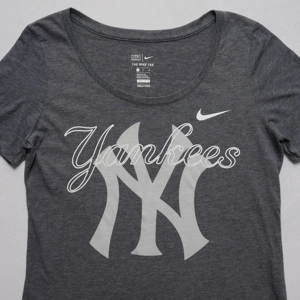 Nike NY Yankees Womens Medium Gray Dri Fit Shirt MLB‎ Athletic Tee